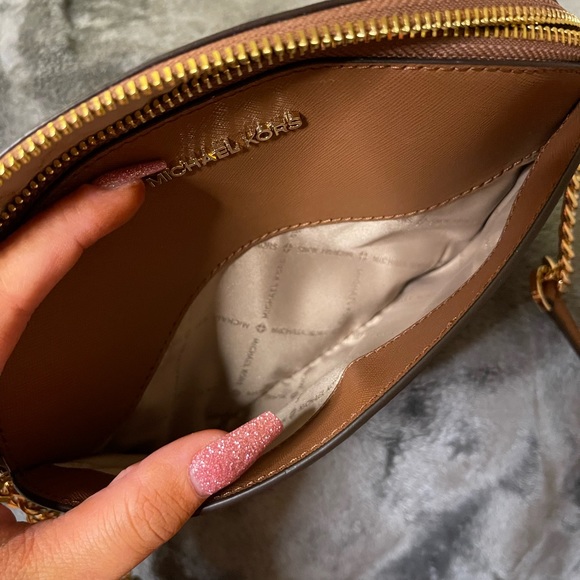 Authentic Michael Kors Crossbody Bag💕 Only carried once! Open to offers 💕 - Picture 8 of 12